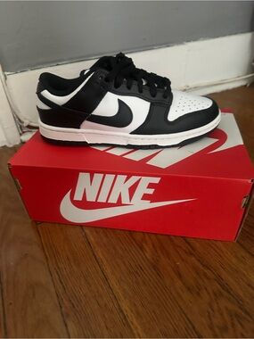 Nike Black and White Kids Low-Top Sneakers